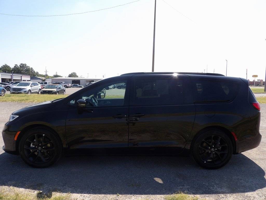 2025 Chrysler Pacifica Limited — Minivan — 11,500 mi — Lawton, OK