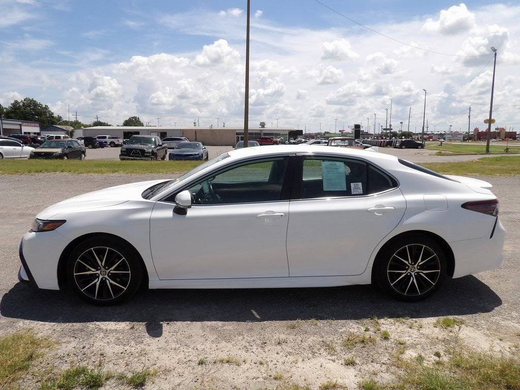 2023 Toyota Camry SE — Sedan — 33,457 mi — Lawton, OK