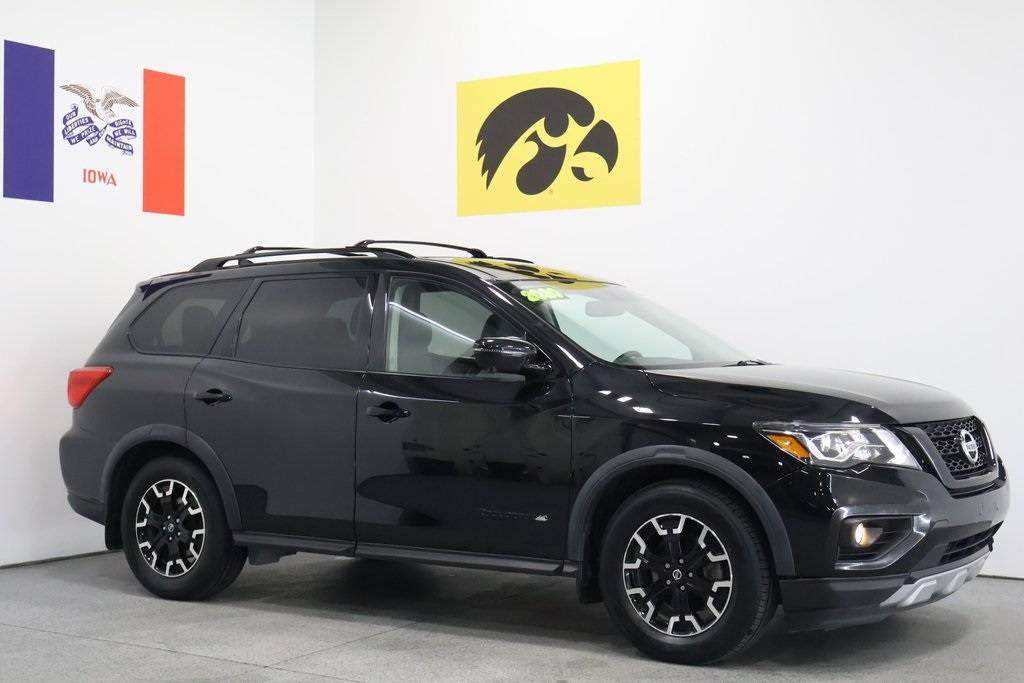 2020 Nissan Pathfinder SL — SUV — 114,274 mi — Iowa City, IA