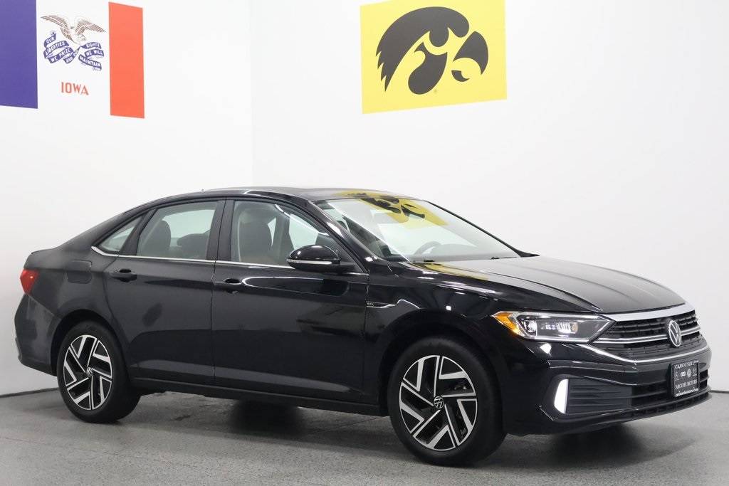 2024 Volkswagen Jetta SEL — Sedan — 3,532 mi — Iowa City, IA