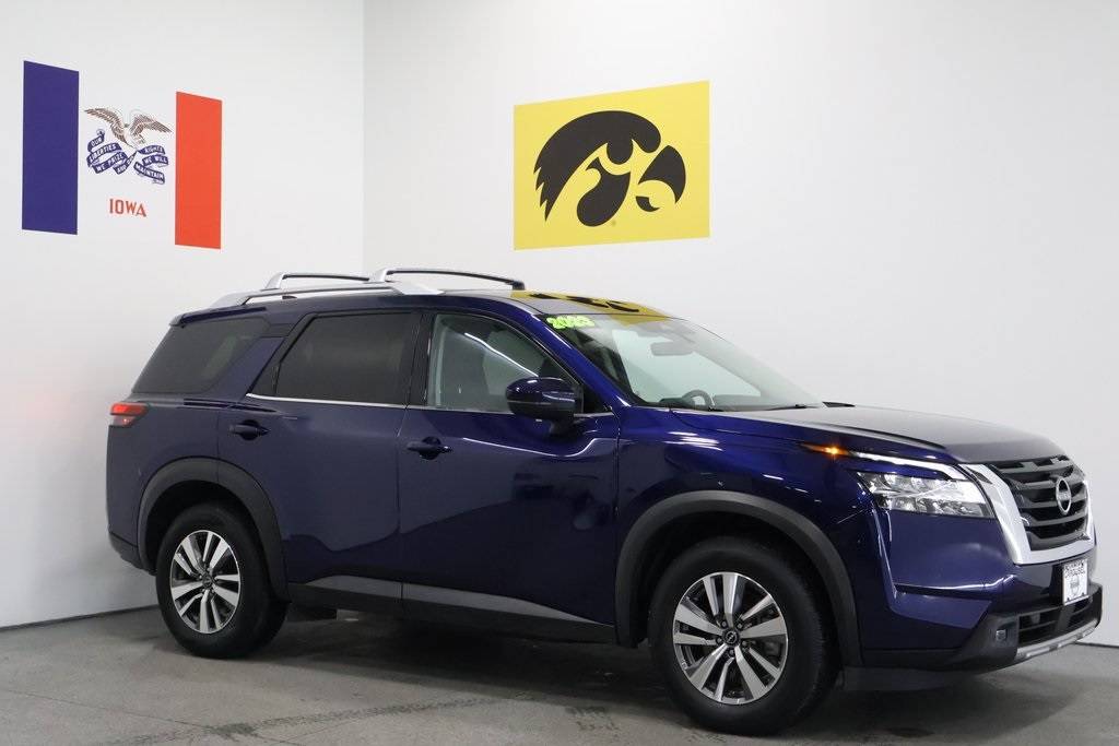 2023 Nissan Pathfinder SL — SUV — 15,564 mi — Iowa City, IA