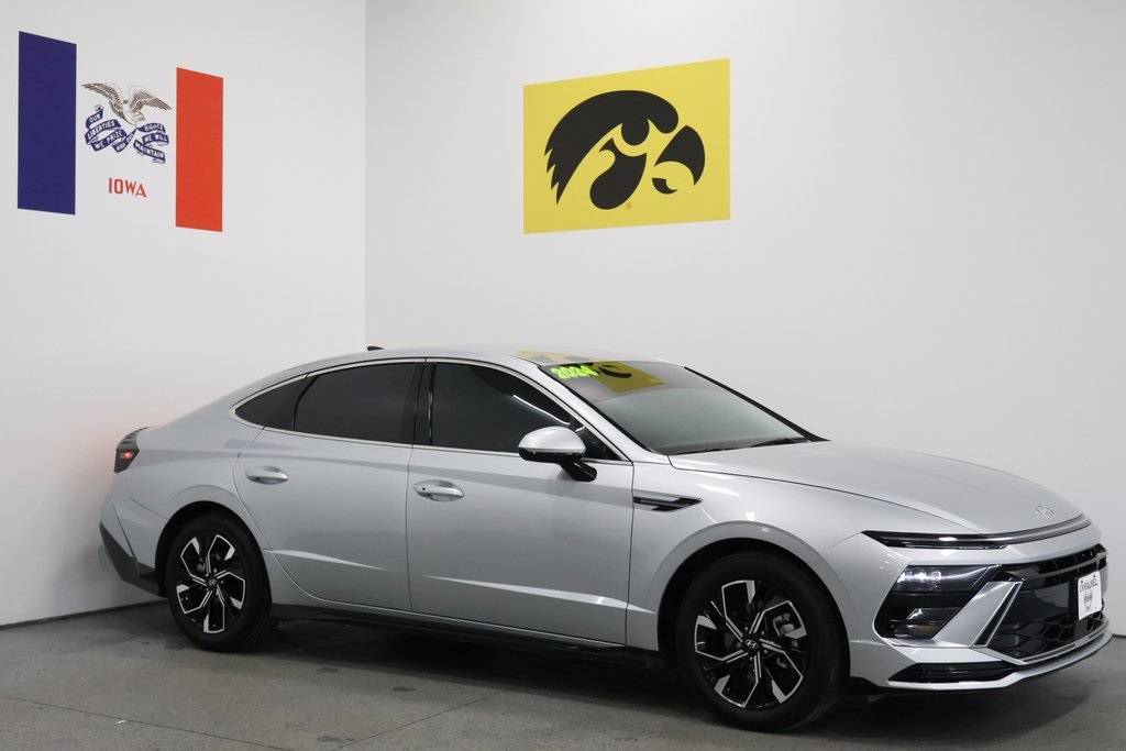 2024 Hyundai Sonata SEL — Sedan — 3,006 mi — Iowa City, IA