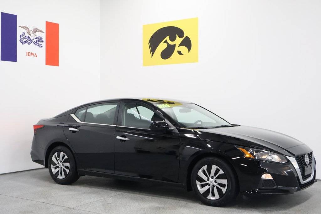 2022 Nissan Altima S — Sedan — 7,454 mi — Iowa City, IA