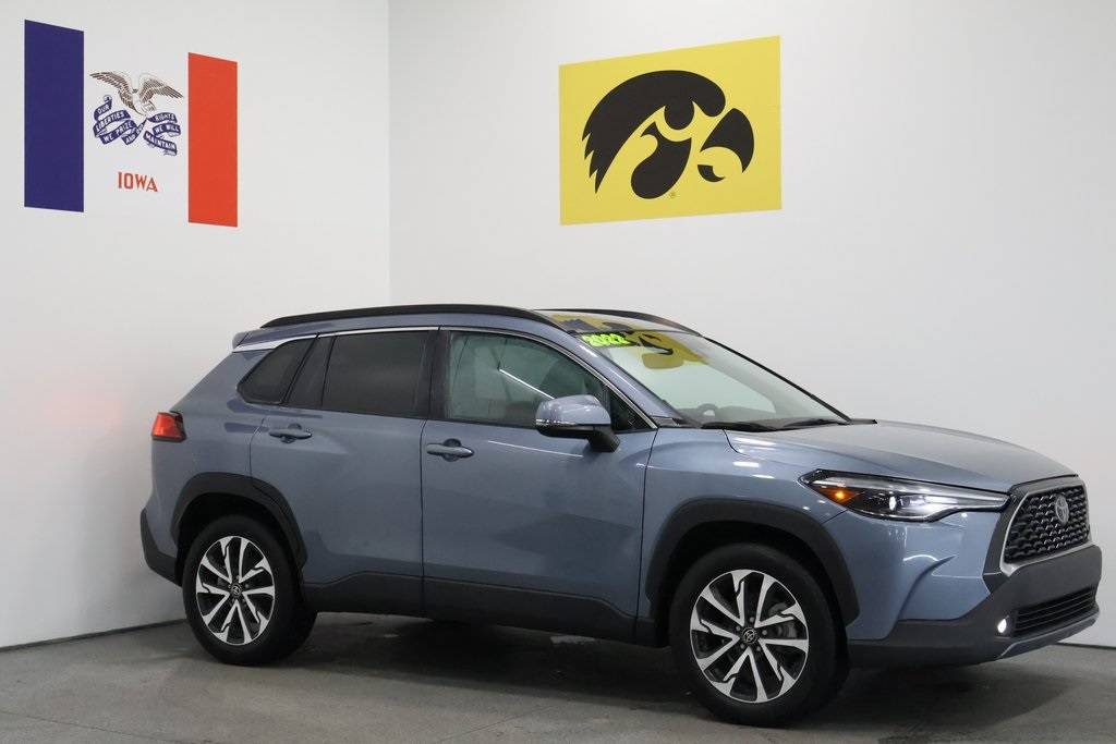 2022 Toyota Corolla Cross XLE — SUV — 25,625 mi — Iowa City, IA
