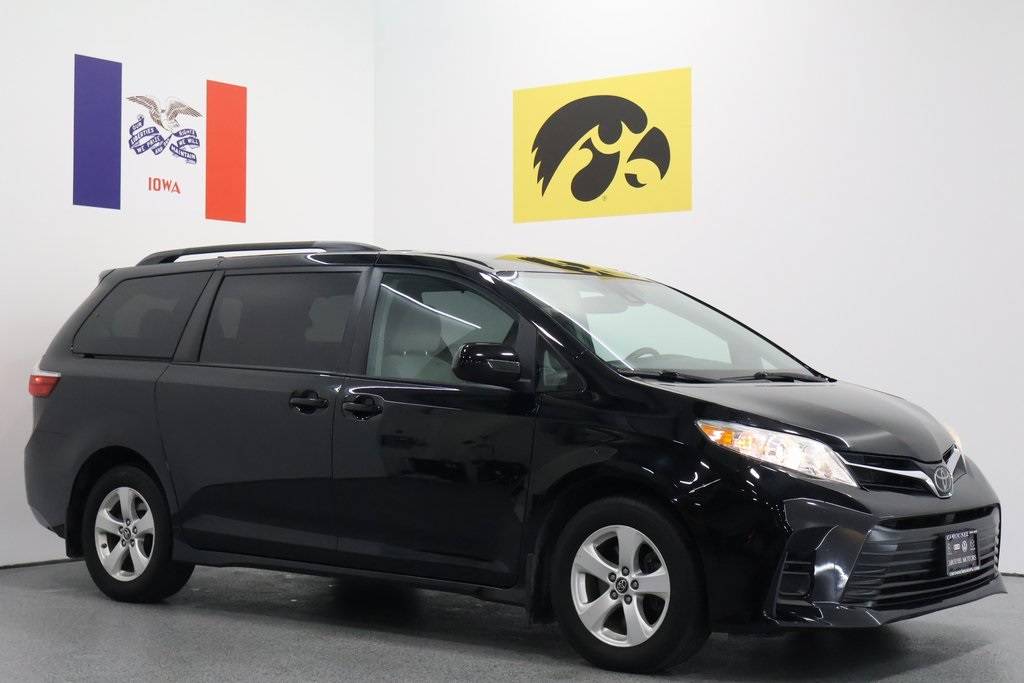2019 Toyota Sienna LE — Minivan — 91,440 mi — Iowa City, IA