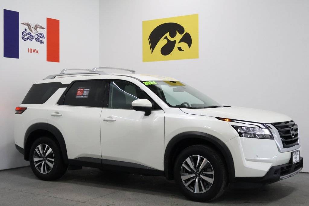 2024 Nissan Pathfinder SL — SUV — 17,148 mi — Iowa City, IA