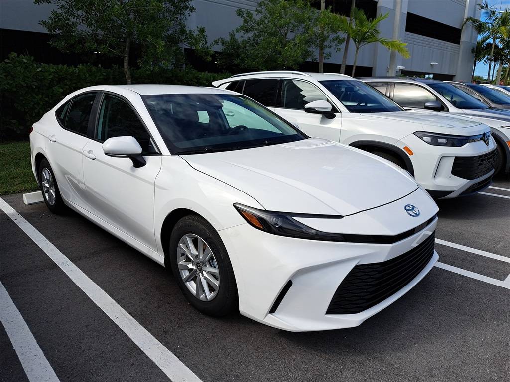 2025 Toyota Camry Hybrid LE — Sedan — 3,675 mi — Delray Beach, FL