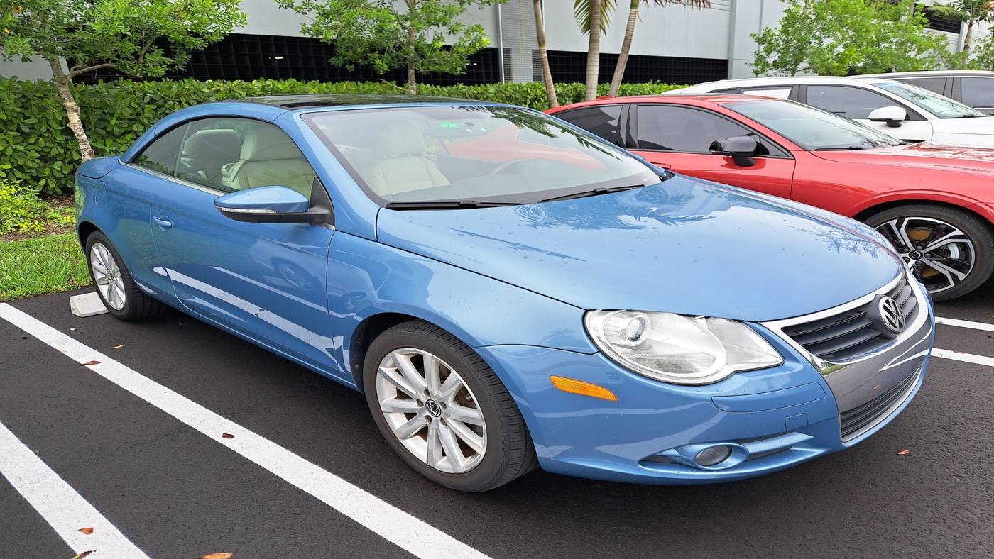 2010 Volkswagen Eos Komfort — Convertible — 75,000 mi — Delray Beach, FL