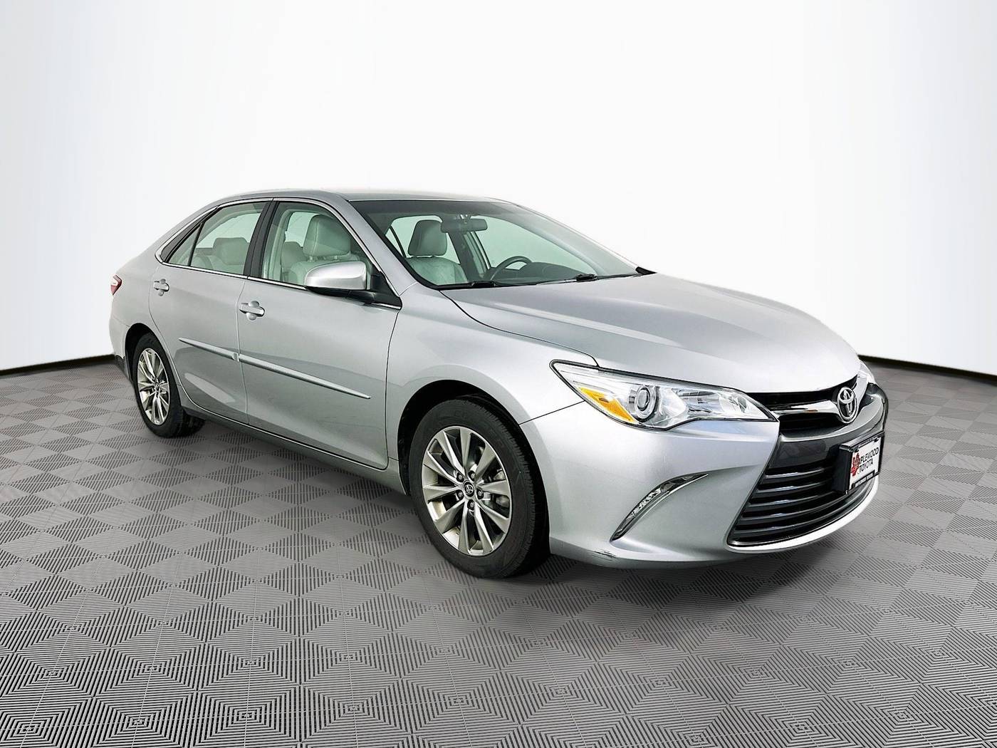 2015 Toyota Camry XLE — Sedan — 114,199 mi — Maplewood, MN