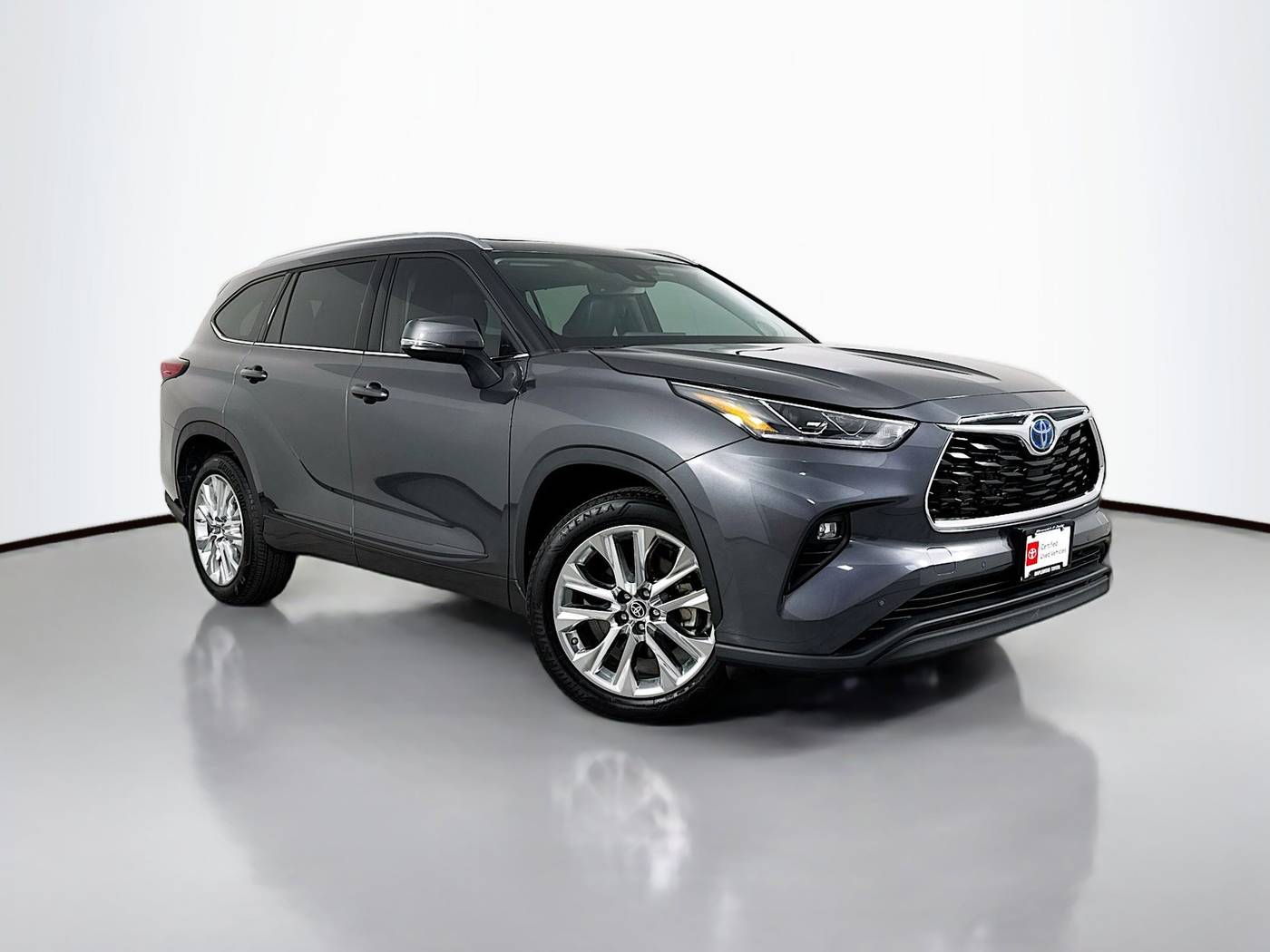 2023 Toyota Highlander Hybrid Limited — SUV — 9,887 mi — Maplewood, MN