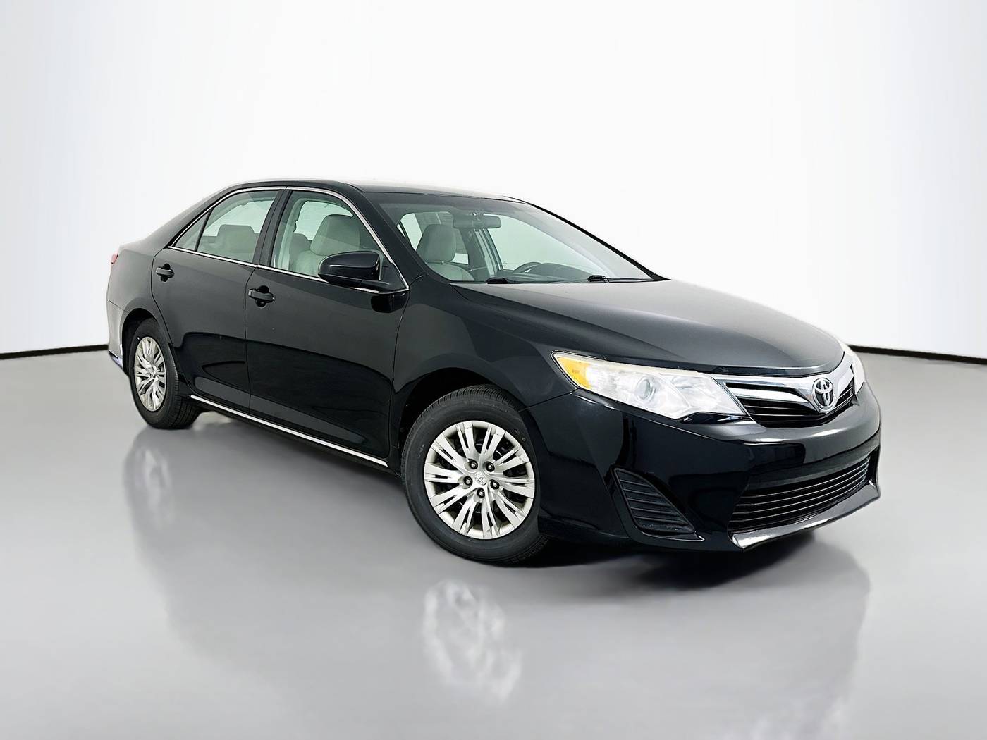 2014 Toyota Camry LE — Sedan — 140,619 mi — Maplewood, MN