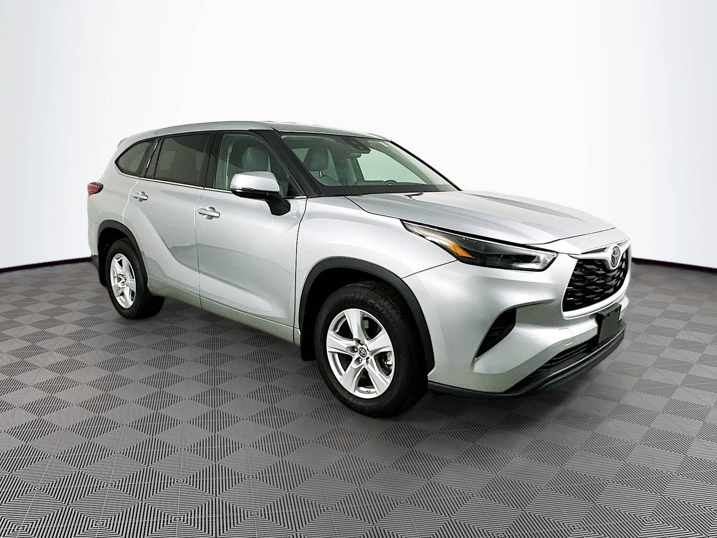 2022 Toyota Highlander L — SUV — 13,011 mi — Maplewood, MN