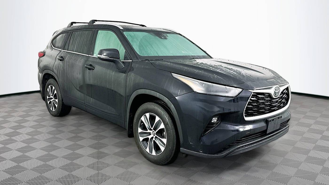 2022 Toyota Highlander XLE — SUV — 10,870 mi — Maplewood, MN