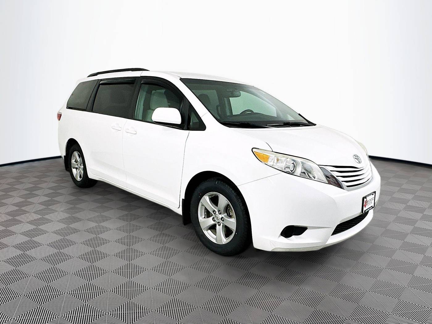 2017 Toyota Sienna L — Minivan — 77,016 mi — Maplewood, MN