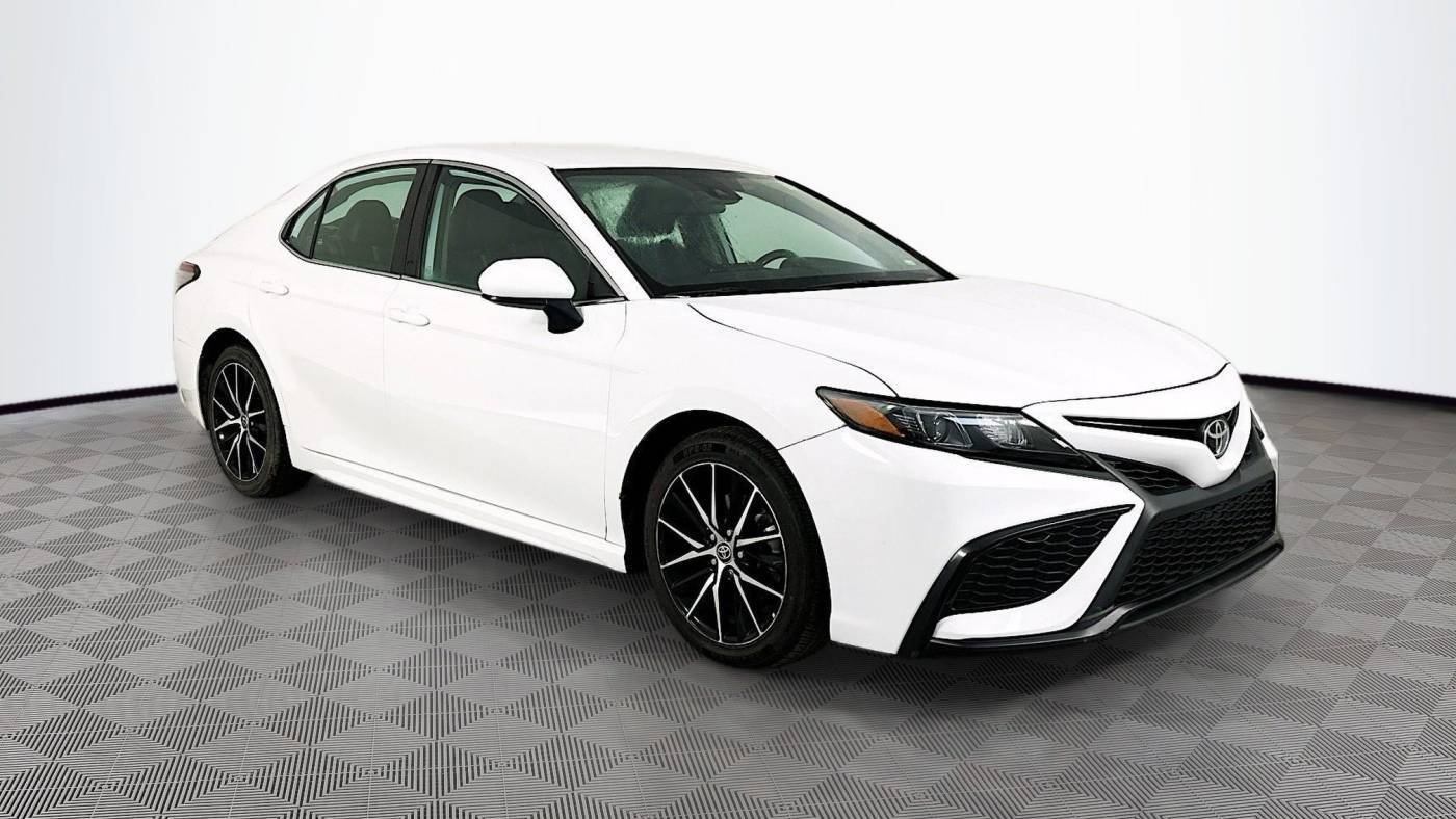 2021 Toyota Camry SE — Sedan — 58,754 mi — Maplewood, MN