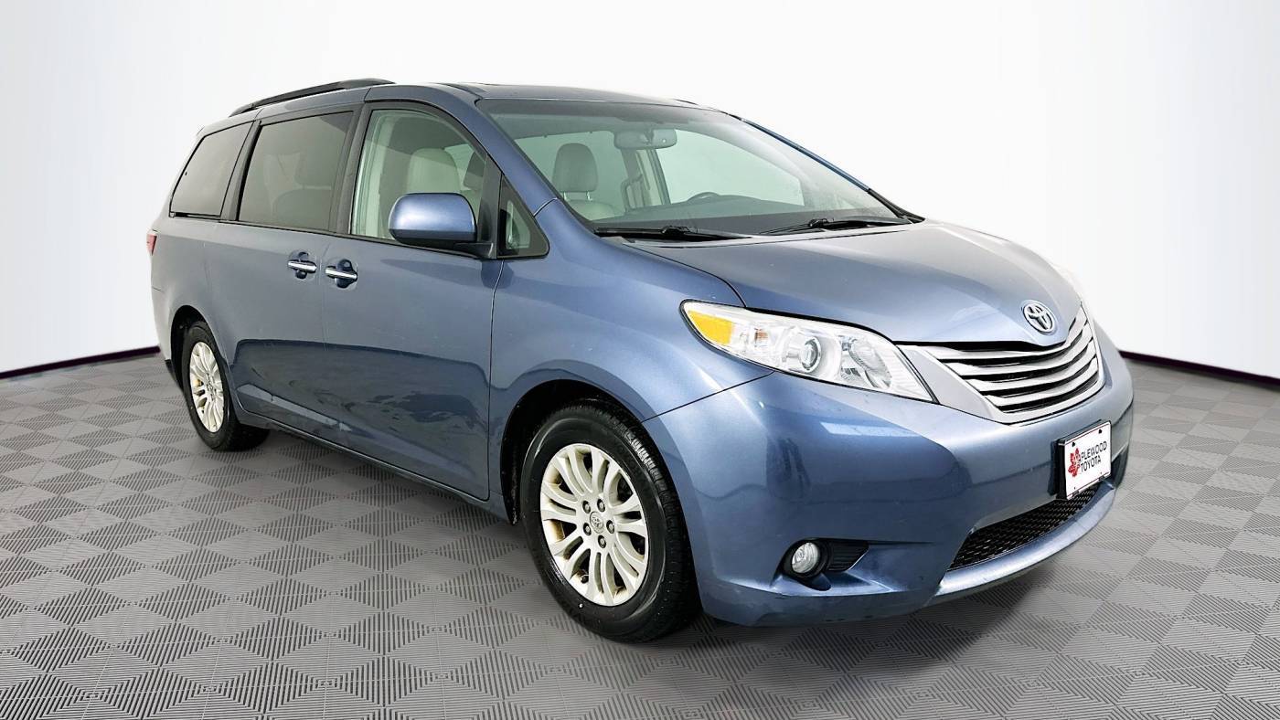 2015 Toyota Sienna XLE — Minivan — 165,102 mi — Maplewood, MN