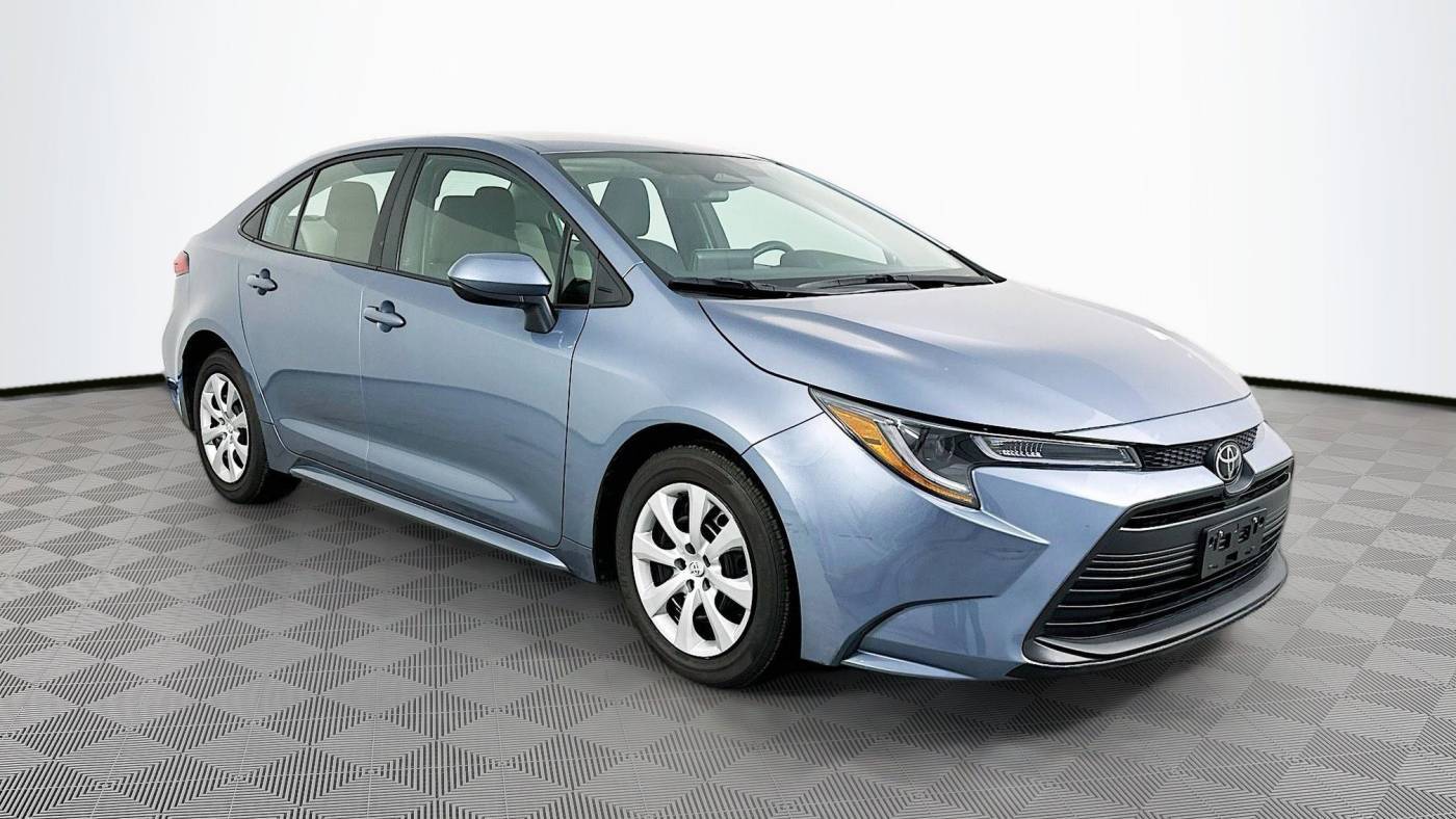 2023 Toyota Corolla LE — Sedan — 24,737 mi — Maplewood, MN