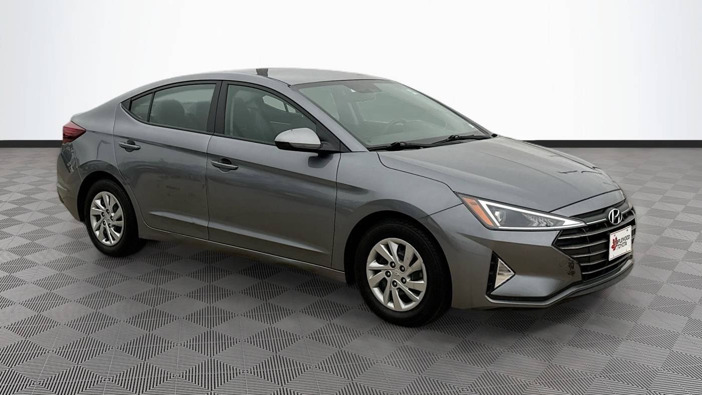 2019 Hyundai Elantra SE — Sedan — 134,504 mi — Maplewood, MN