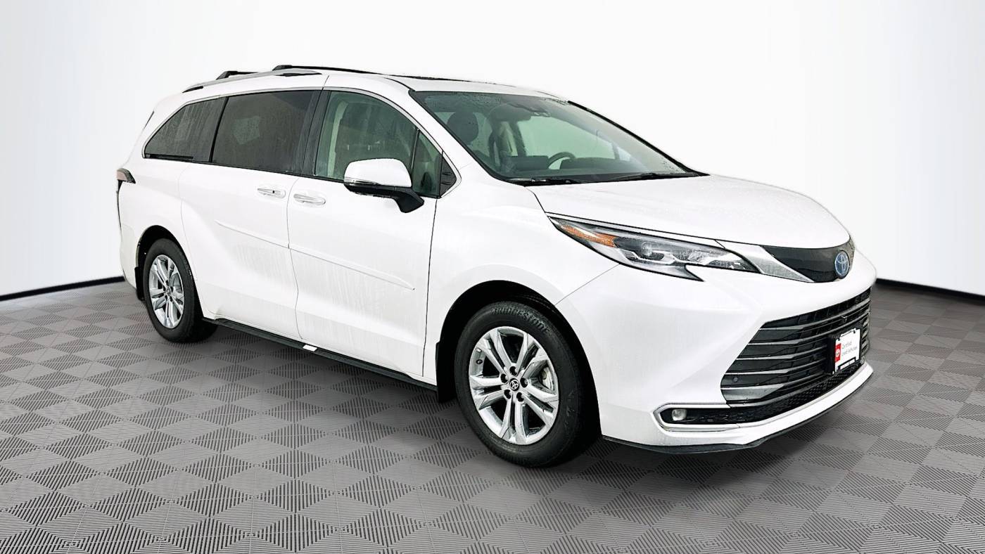 2023 Toyota Sienna Platinum — Minivan — 39,417 mi — Maplewood, MN