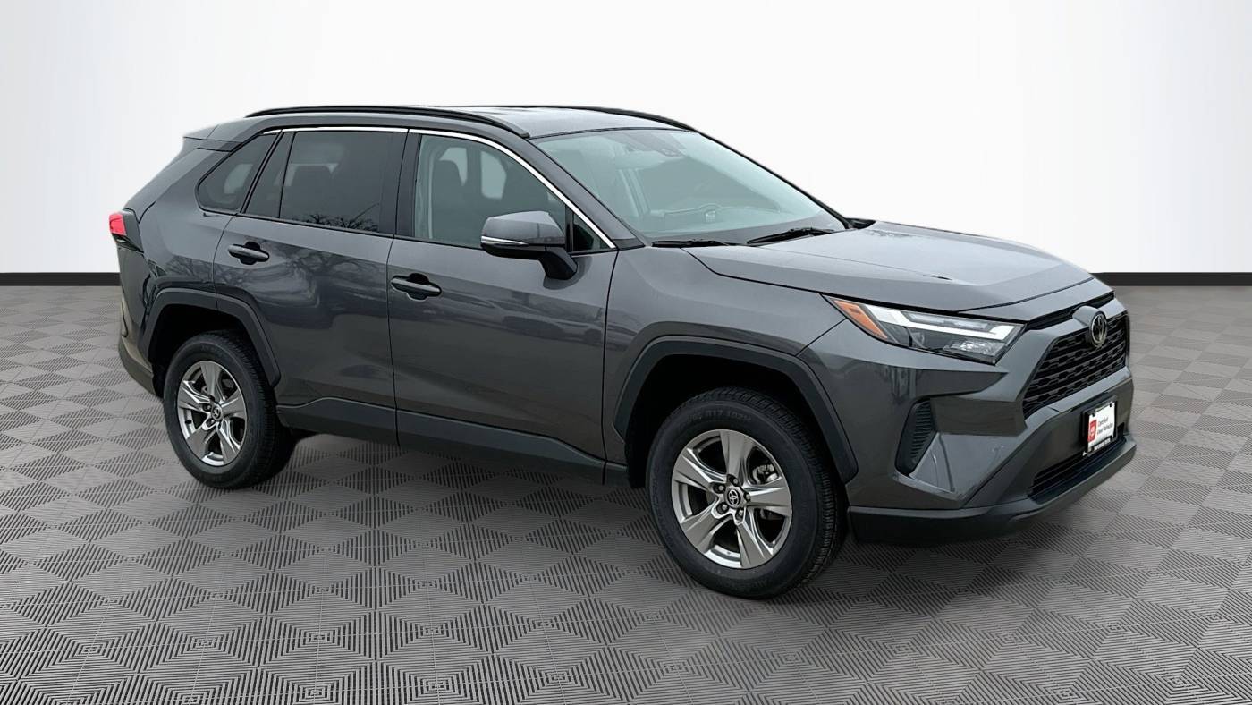 2022 Toyota RAV4 XLE — SUV — 44,186 mi — Maplewood, MN