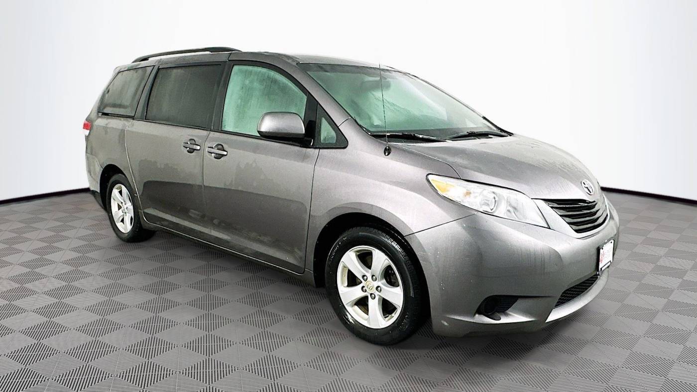 2011 Toyota Sienna LE — Minivan — 182,481 mi — Maplewood, MN