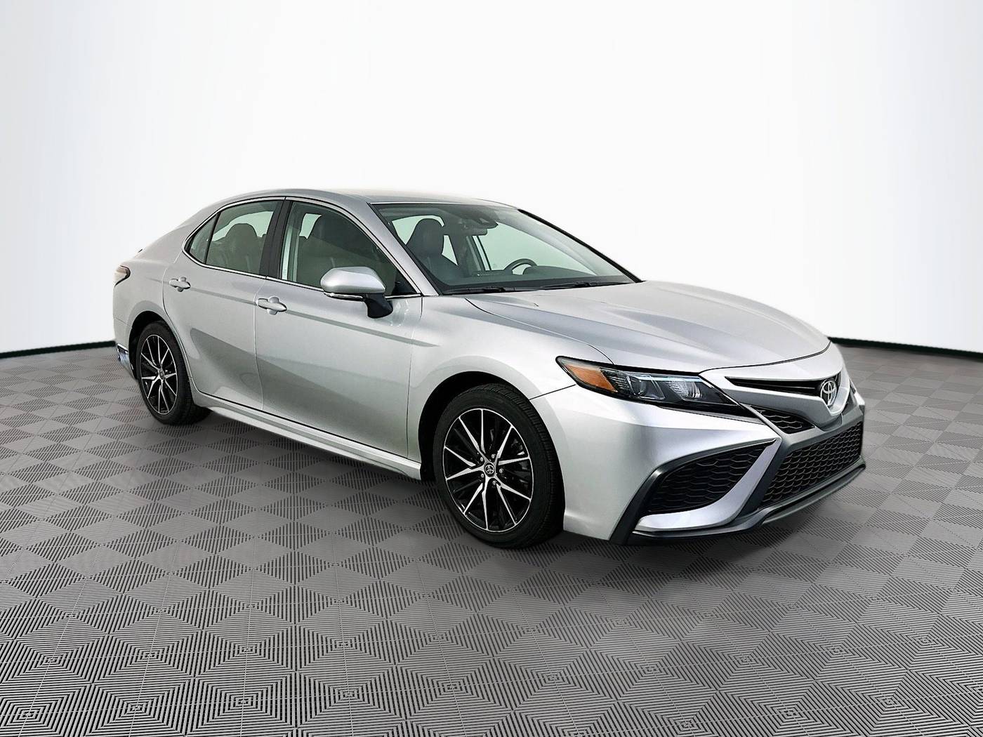 2023 Toyota Camry SE — Sedan — 62,596 mi — Maplewood, MN