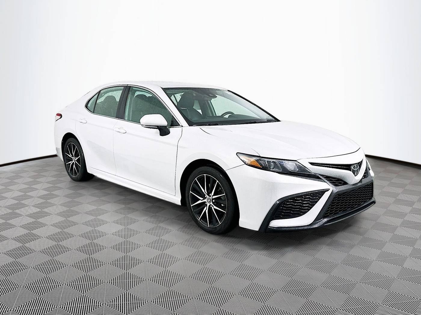 2022 Toyota Camry SE — Sedan — 53,782 mi — Maplewood, MN
