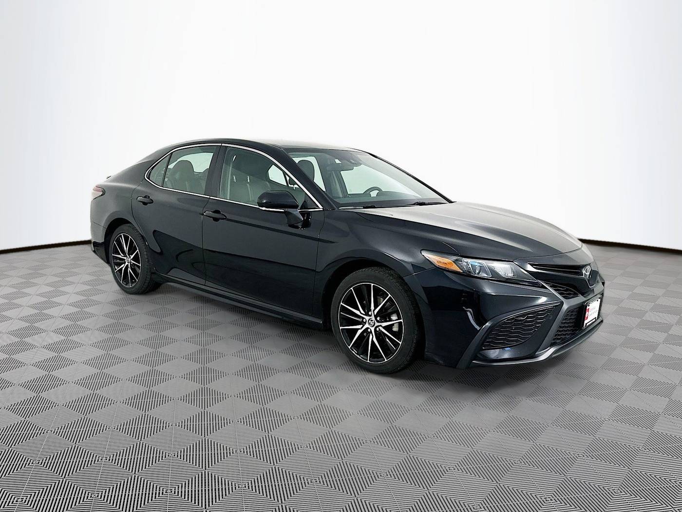 2022 Toyota Camry SE — Sedan — 55,840 mi — Maplewood, MN