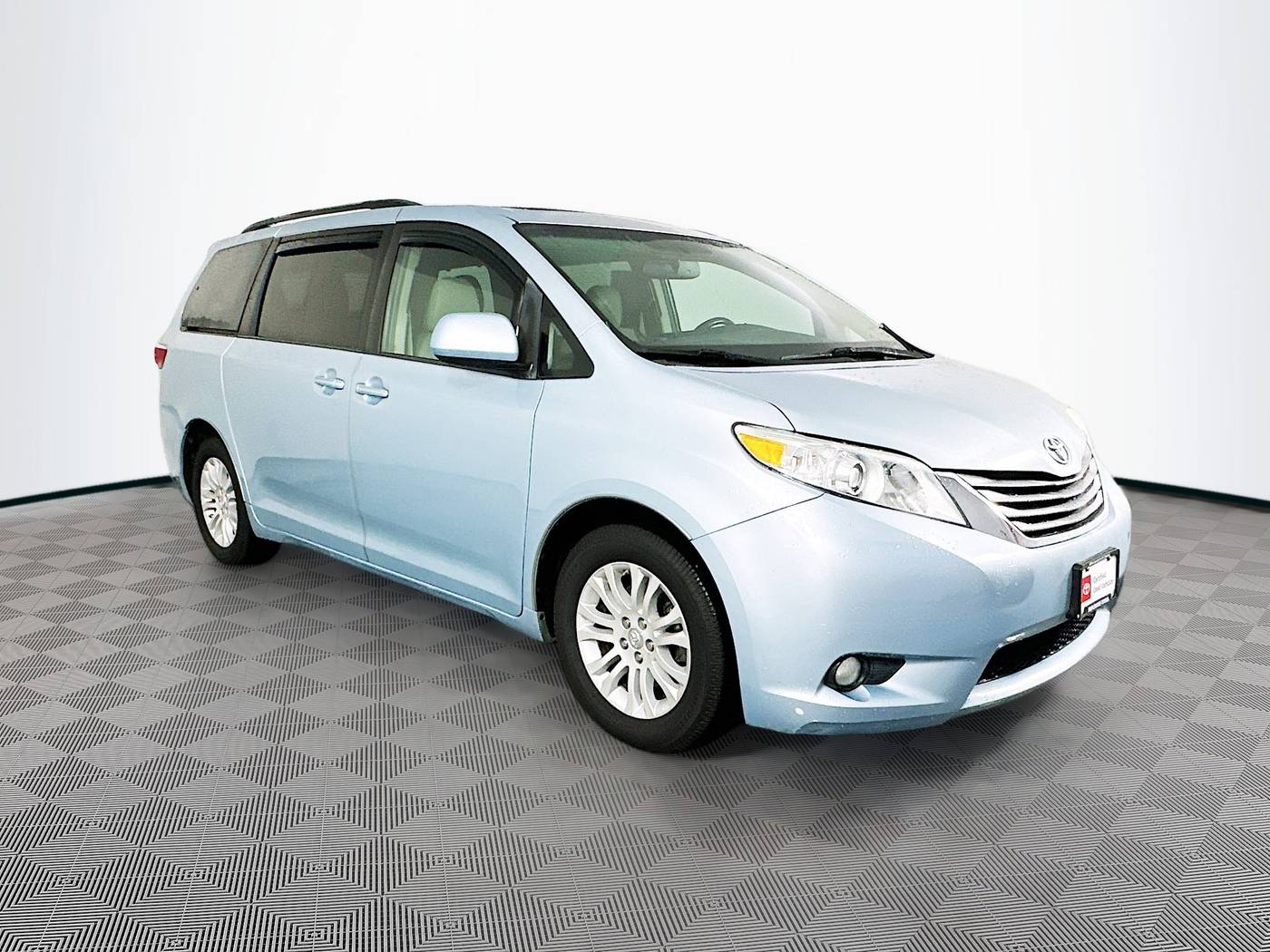 2017 Toyota Sienna L — Minivan — 66,046 mi — Maplewood, MN