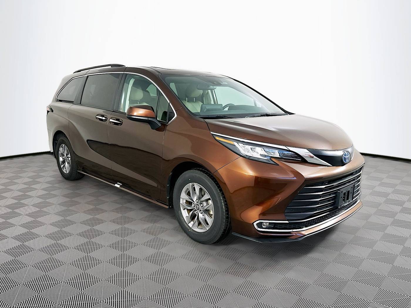 2023 Toyota Sienna XLE — Minivan — 52,049 mi — Maplewood, MN