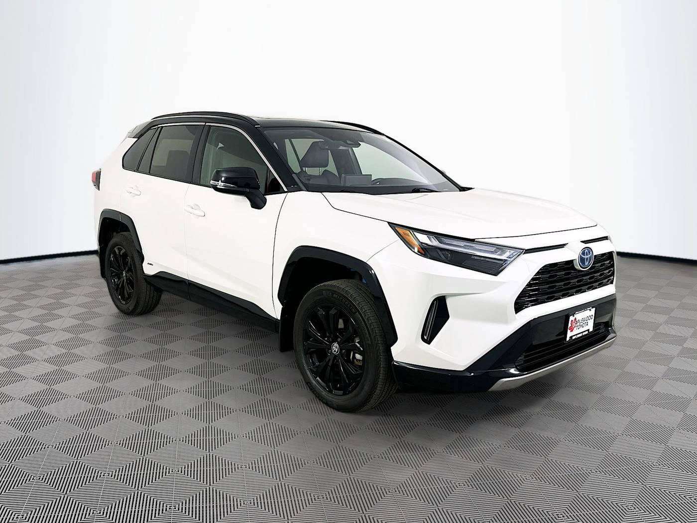 2022 Toyota RAV4 Hybrid XSE — SUV — 28,614 mi — Maplewood, MN