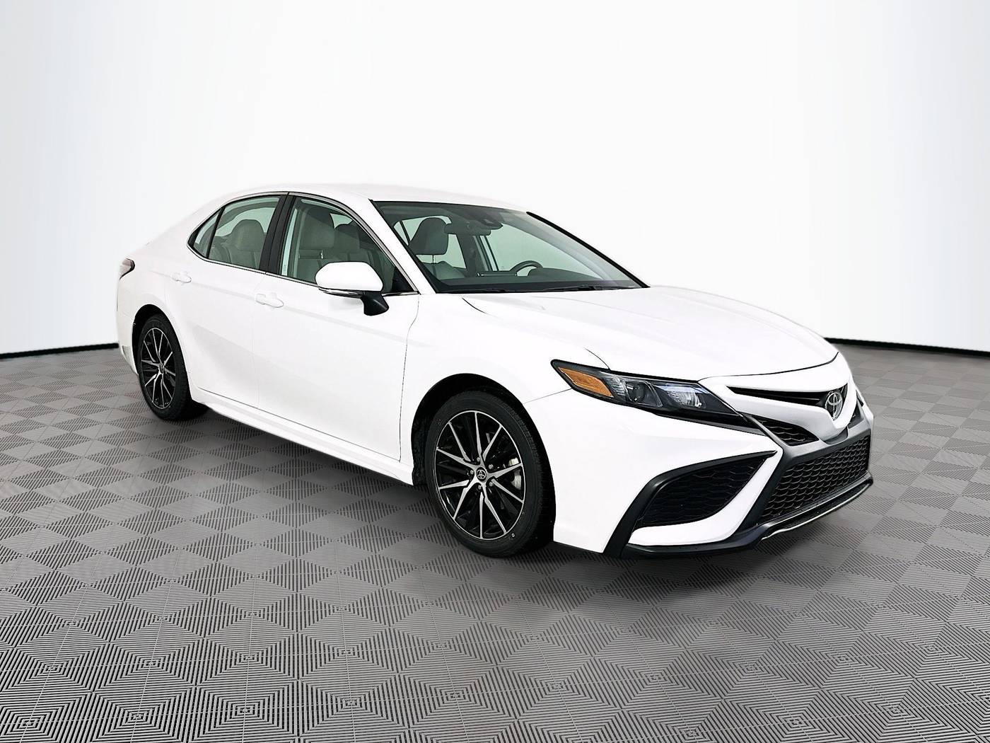 2023 Toyota Camry SE — Sedan — 59,883 mi — Maplewood, MN