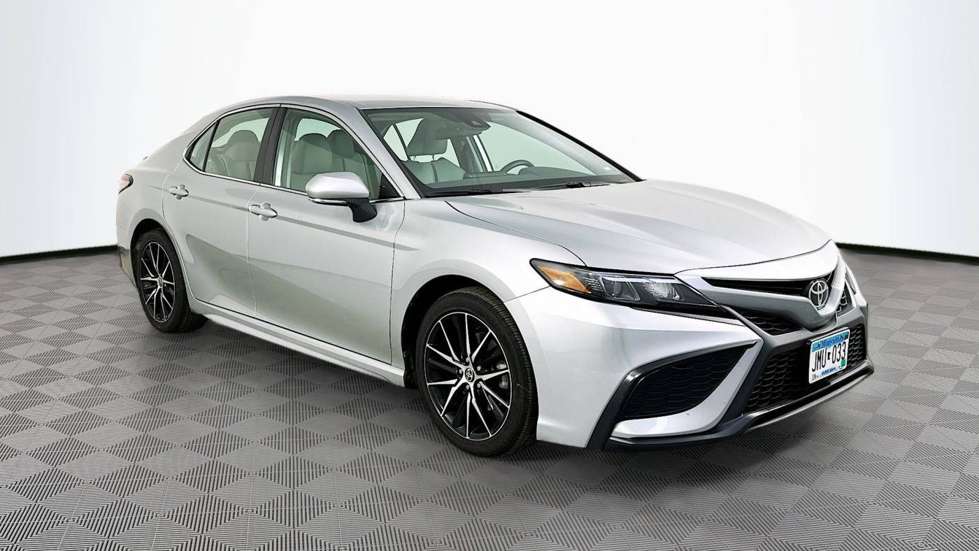 2022 Toyota Camry SE — Sedan — 53,131 mi — Maplewood, MN