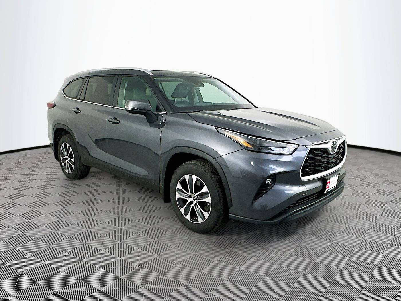 2024 Toyota Highlander XLE — SUV — 26,087 mi — Maplewood, MN