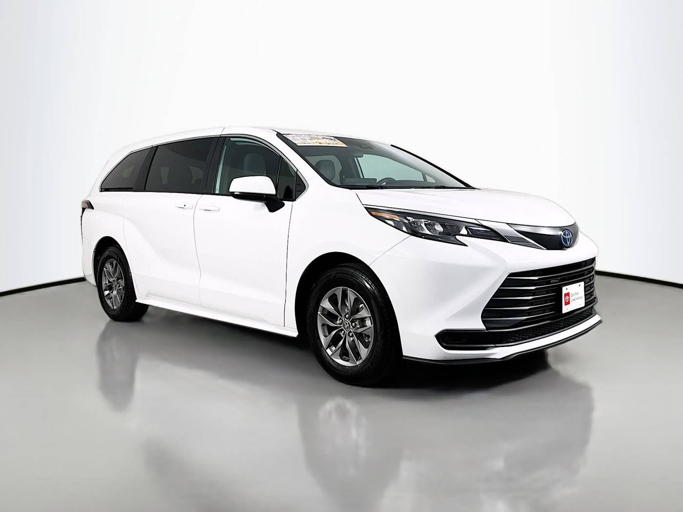 2025 Toyota Sienna LE — Minivan — 30,966 mi — Maplewood, MN