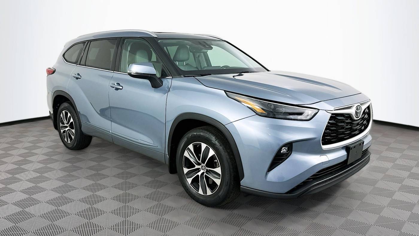 2022 Toyota Highlander XLE — SUV — 29,376 mi — Maplewood, MN