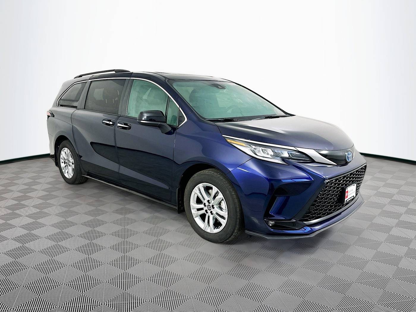 2022 Toyota Sienna XSE — Minivan — 24,000 mi — Maplewood, MN