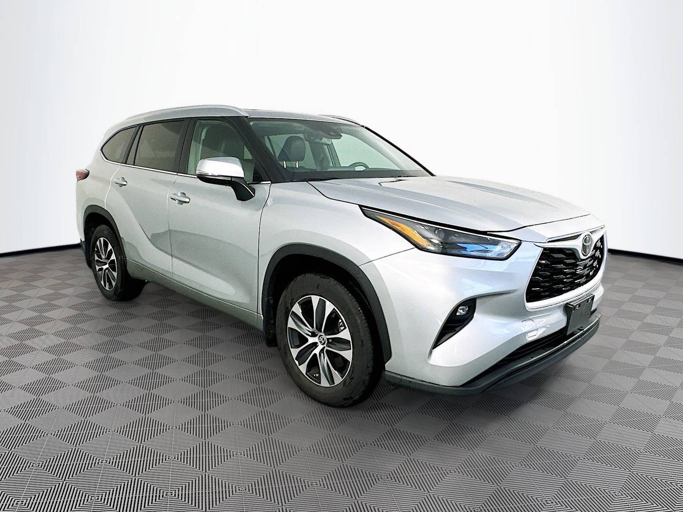 2024 Toyota Highlander XLE — SUV — 22,006 mi — Maplewood, MN