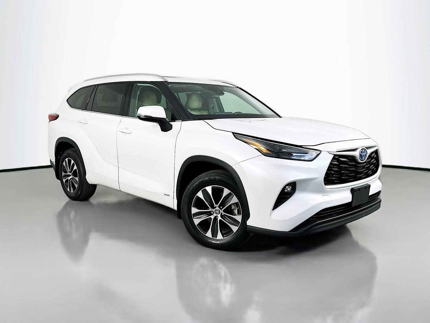 2022 Toyota Highlander Hybrid XLE — SUV — 15,721 mi — Maplewood, MN