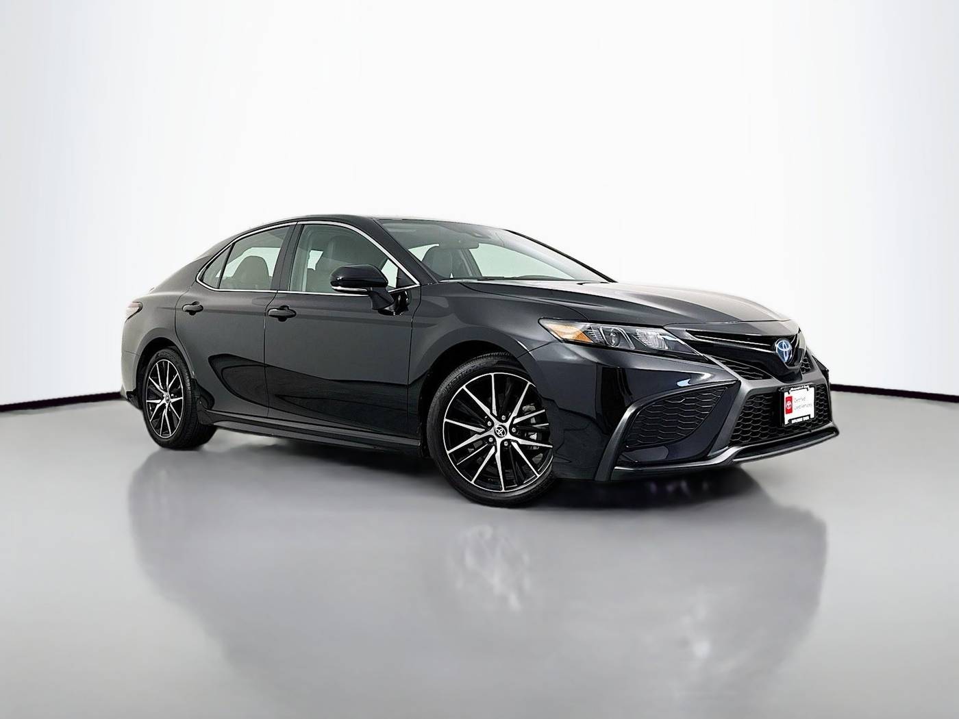 2024 Toyota Camry Hybrid SE — Sedan — 19,967 mi — Maplewood, MN