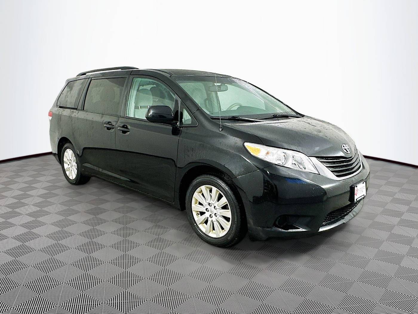 2011 Toyota Sienna LE — Minivan — 174,959 mi — Maplewood, MN