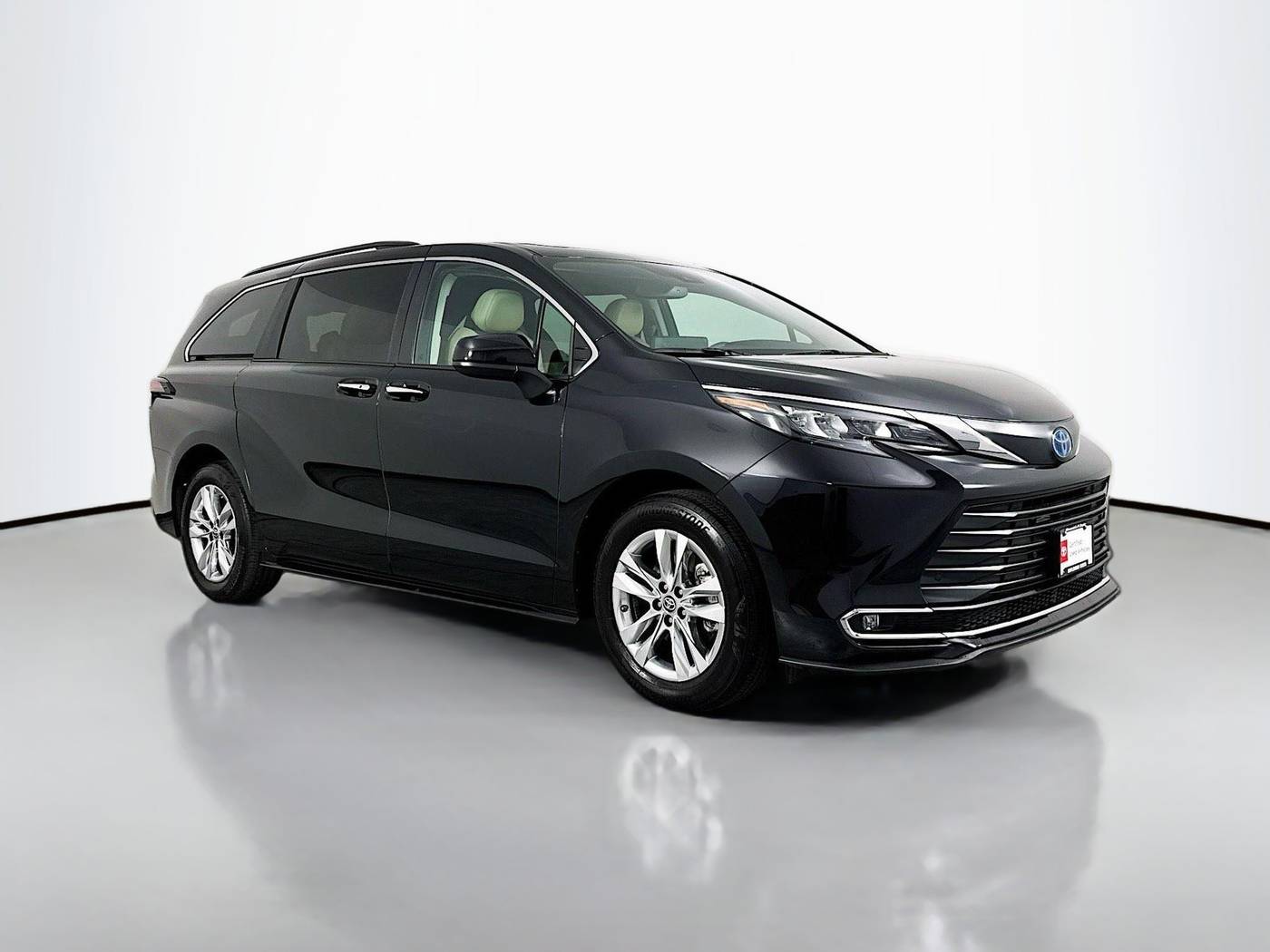 2024 Toyota Sienna XLE — Minivan — 16,189 mi — Maplewood, MN