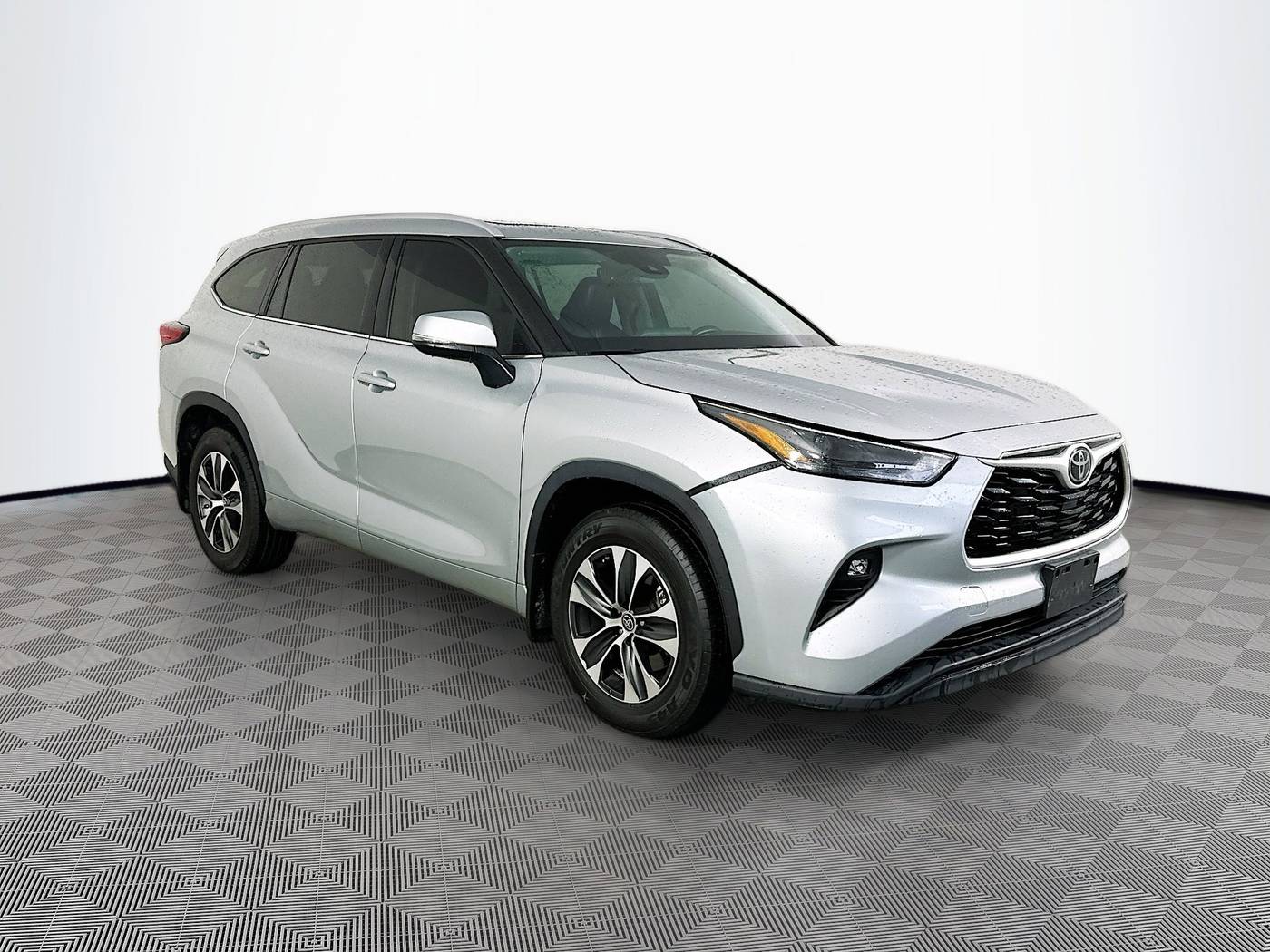 2022 Toyota Highlander XLE — SUV — 33,677 mi — Maplewood, MN