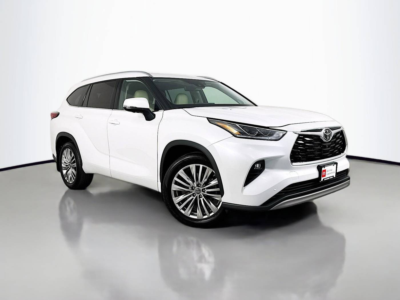 2023 Toyota Highlander L — SUV — 9,724 mi — Maplewood, MN