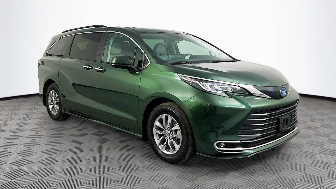 2022 Toyota Sienna XLE — Minivan — 58,844 mi — Maplewood, MN