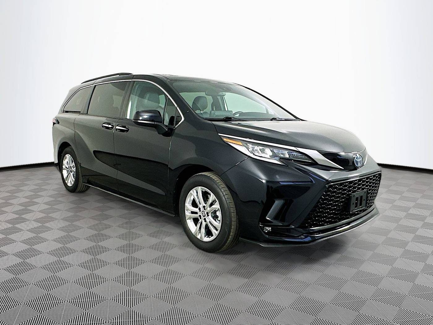 2022 Toyota Sienna XSE — Minivan — 33,873 mi — Maplewood, MN