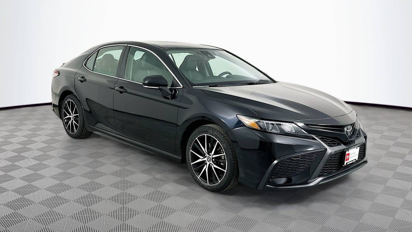 2022 Toyota Camry SE — Sedan — 57,645 mi — Maplewood, MN