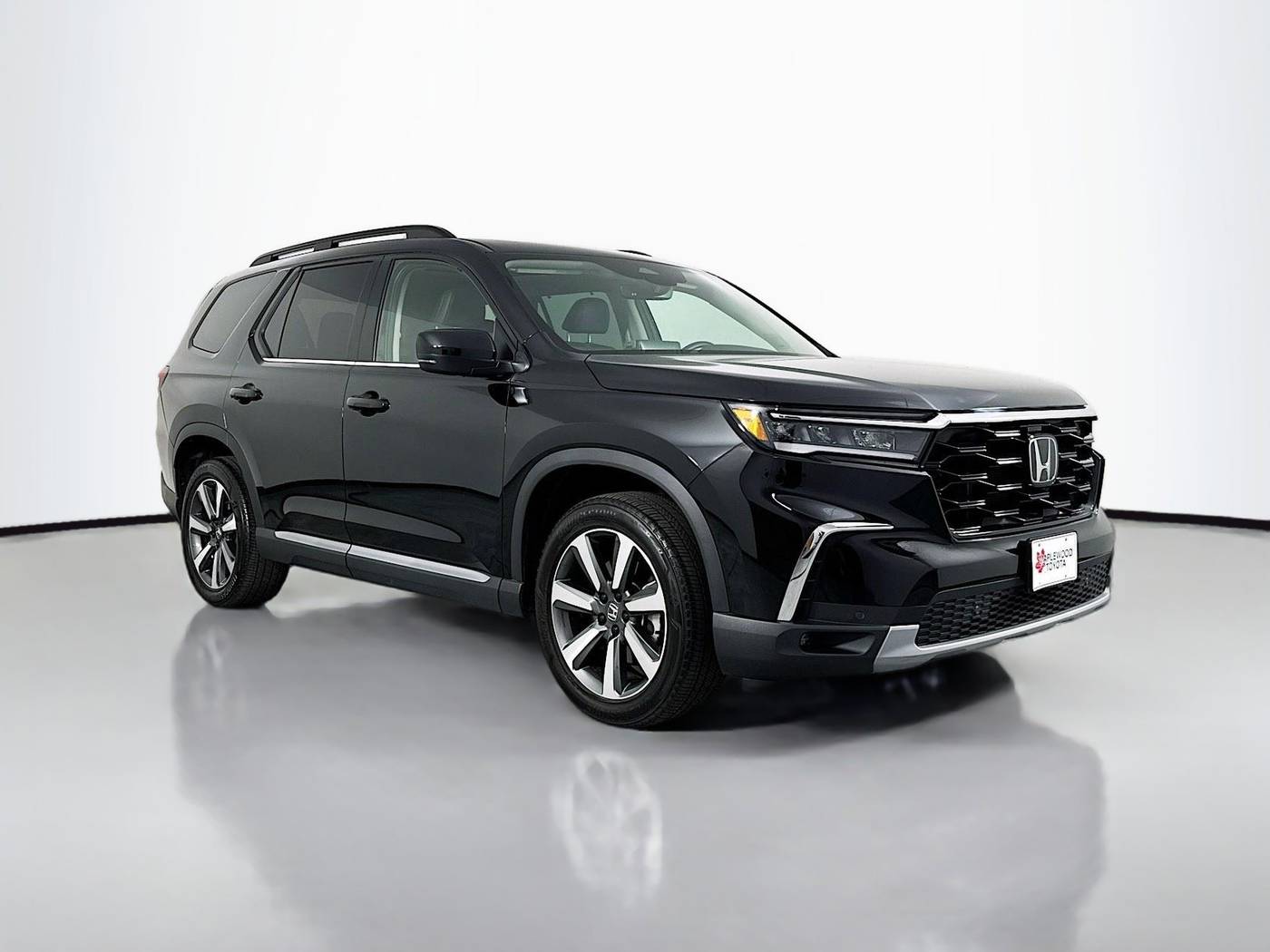 2023 Honda Pilot Touring — SUV — 24,905 mi — Maplewood, MN