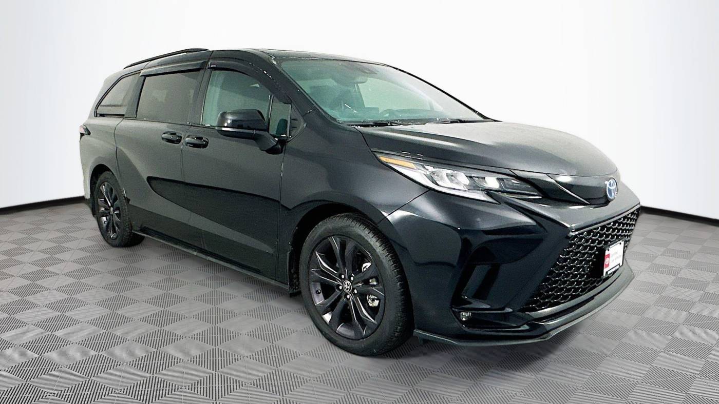 2024 Toyota Sienna XSE — Minivan — 2,613 mi — Maplewood, MN