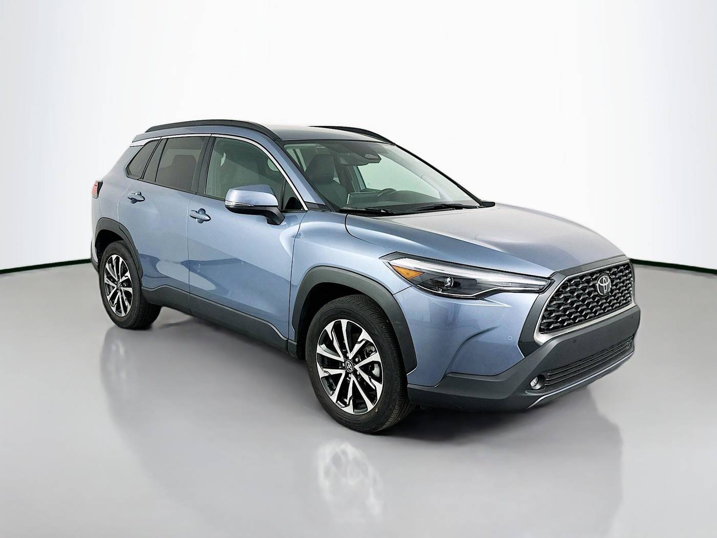 2024 Toyota Corolla Cross XLE — SUV — 34,556 mi — Maplewood, MN